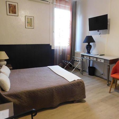 Hotel" La Tour De L'Horloge " Rivesaltes Esterno foto