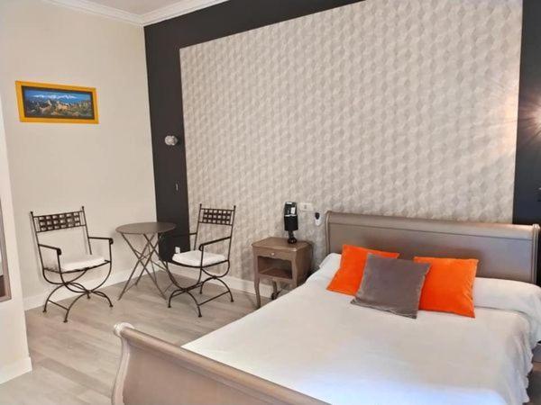Hotel" La Tour De L'Horloge " Rivesaltes Esterno foto