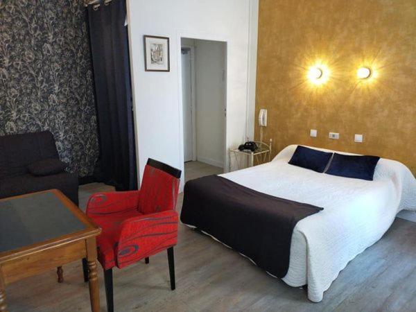 Hotel" La Tour De L'Horloge " Rivesaltes Esterno foto