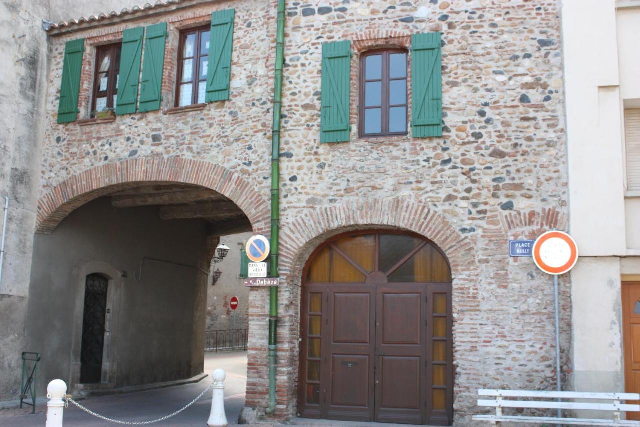 Hotel" La Tour De L'Horloge " Rivesaltes Esterno foto